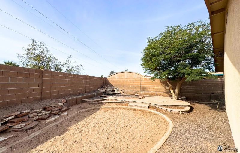 10486 S Typhoon Ave - Photo 2 of 8