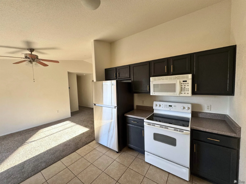 10486 S Typhoon Ave - Photo 4 of 8