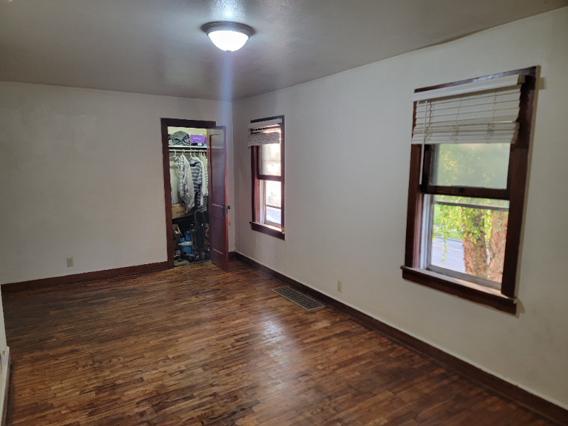 1019 E 8th St #1019 - Photo 2 of 12