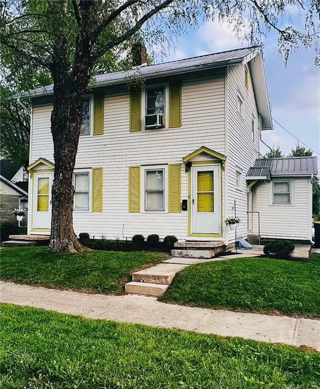 1019 E 8th St #1019 - Photo 3 of 12