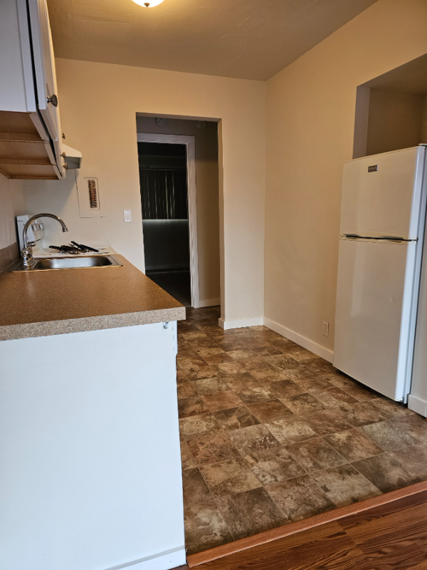 224 Bellevue Ave E #8 - Photo 5 of 11