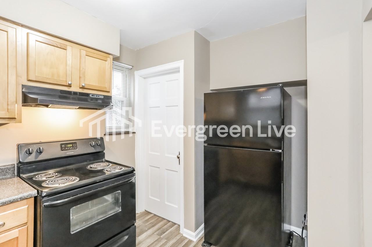 5104 Lillian Dr - Photo 5 of 14