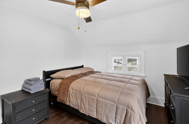 430 N Linden St - Photo 2 of 20