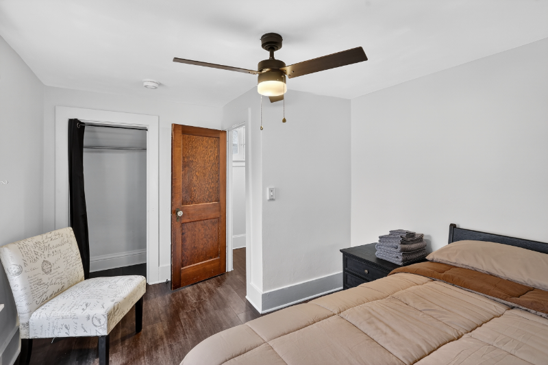 430 N Linden St - Photo 3 of 20