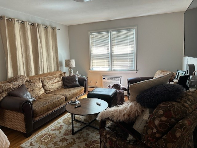 714 Middle St #3A - Photo 3 of 7