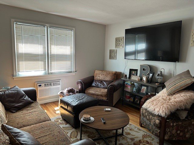 714 Middle St #3A - Photo 4 of 7