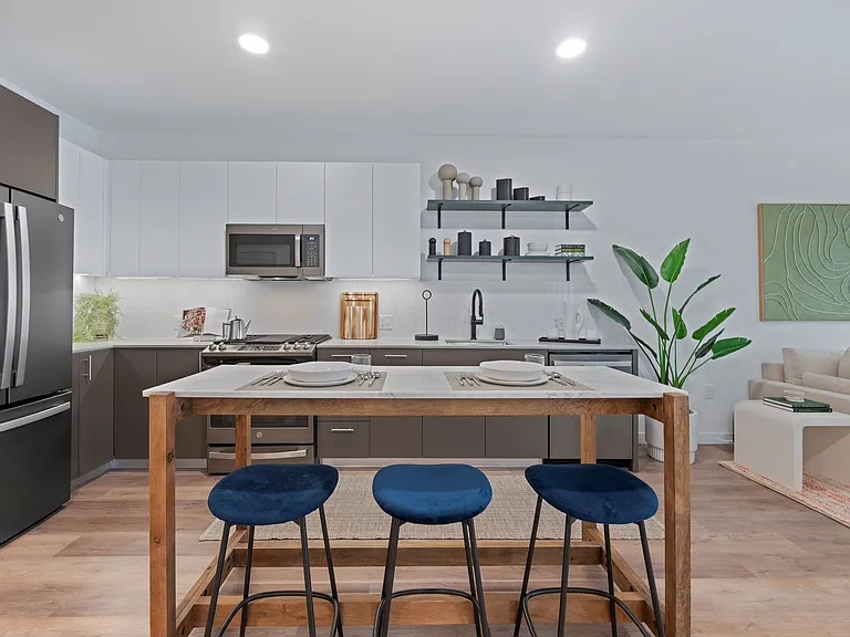 202 Mill Rd - Photo 4 of 8