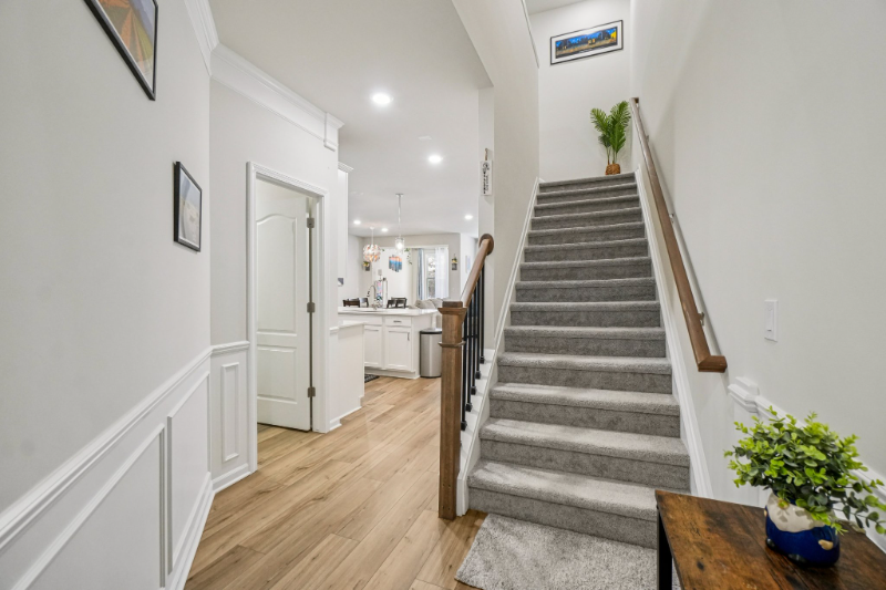 525 Addison Cir - Photo 5 of 32