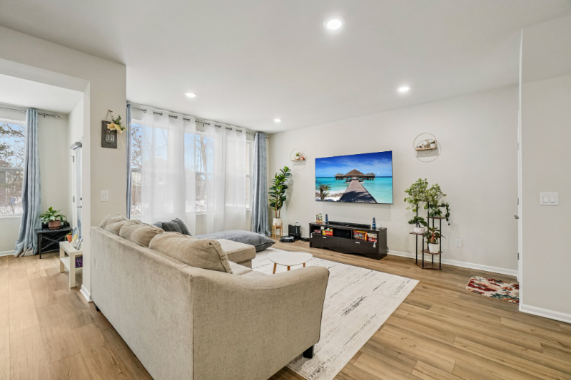 525 Addison Cir - Photo 6 of 32