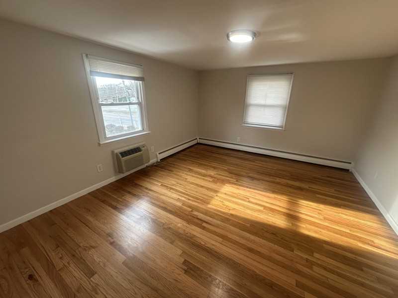 261 Plymouth St - Photo 2 of 7