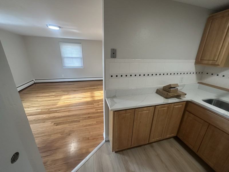 261 Plymouth St - Photo 3 of 7