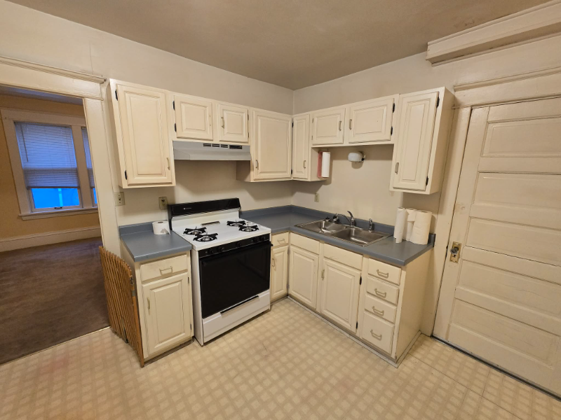 2906 Knox Ave N - Photo 2 of 7