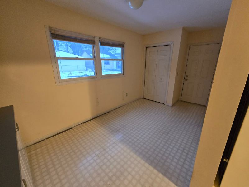 2906 Knox Ave N - Photo 3 of 7