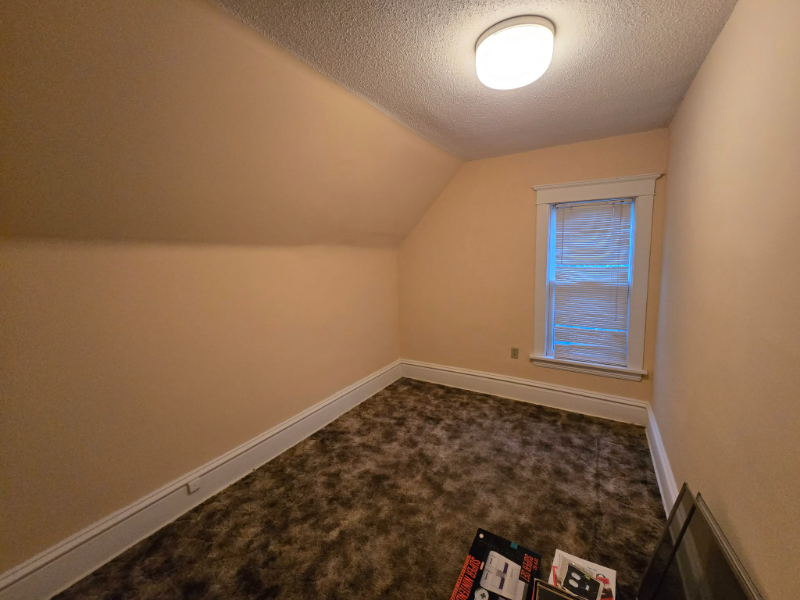 2906 Knox Ave N - Photo 5 of 7