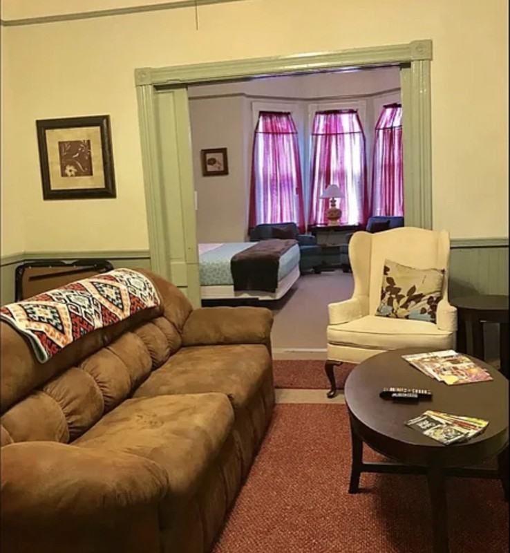 320 W Hall St #A - Photo 2 of 8