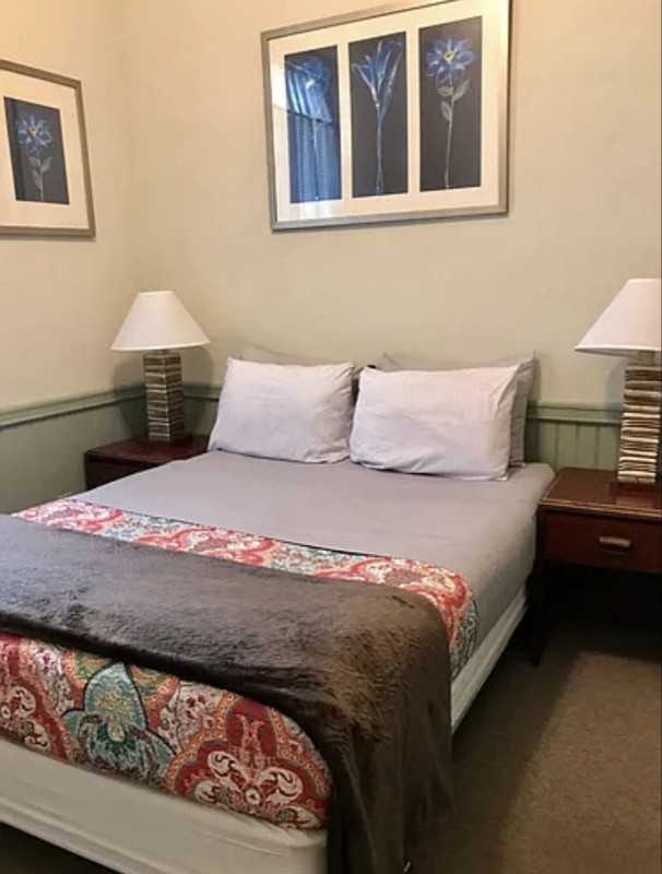 320 W Hall St #A - Photo 3 of 8