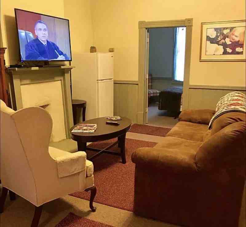 320 W Hall St #A - Photo 7 of 8