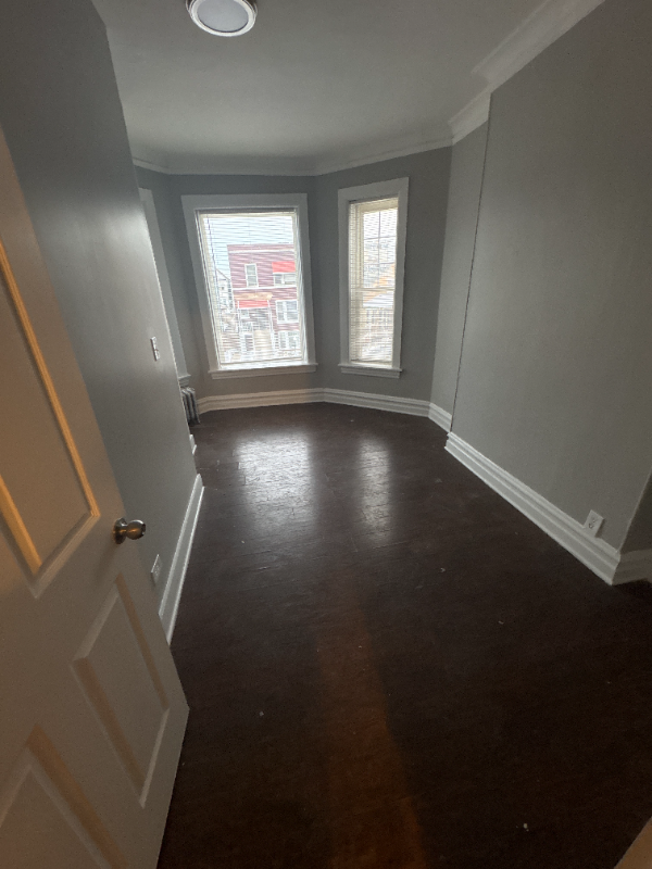 7132 S Ingleside Ave #2 - Photo 3 of 8