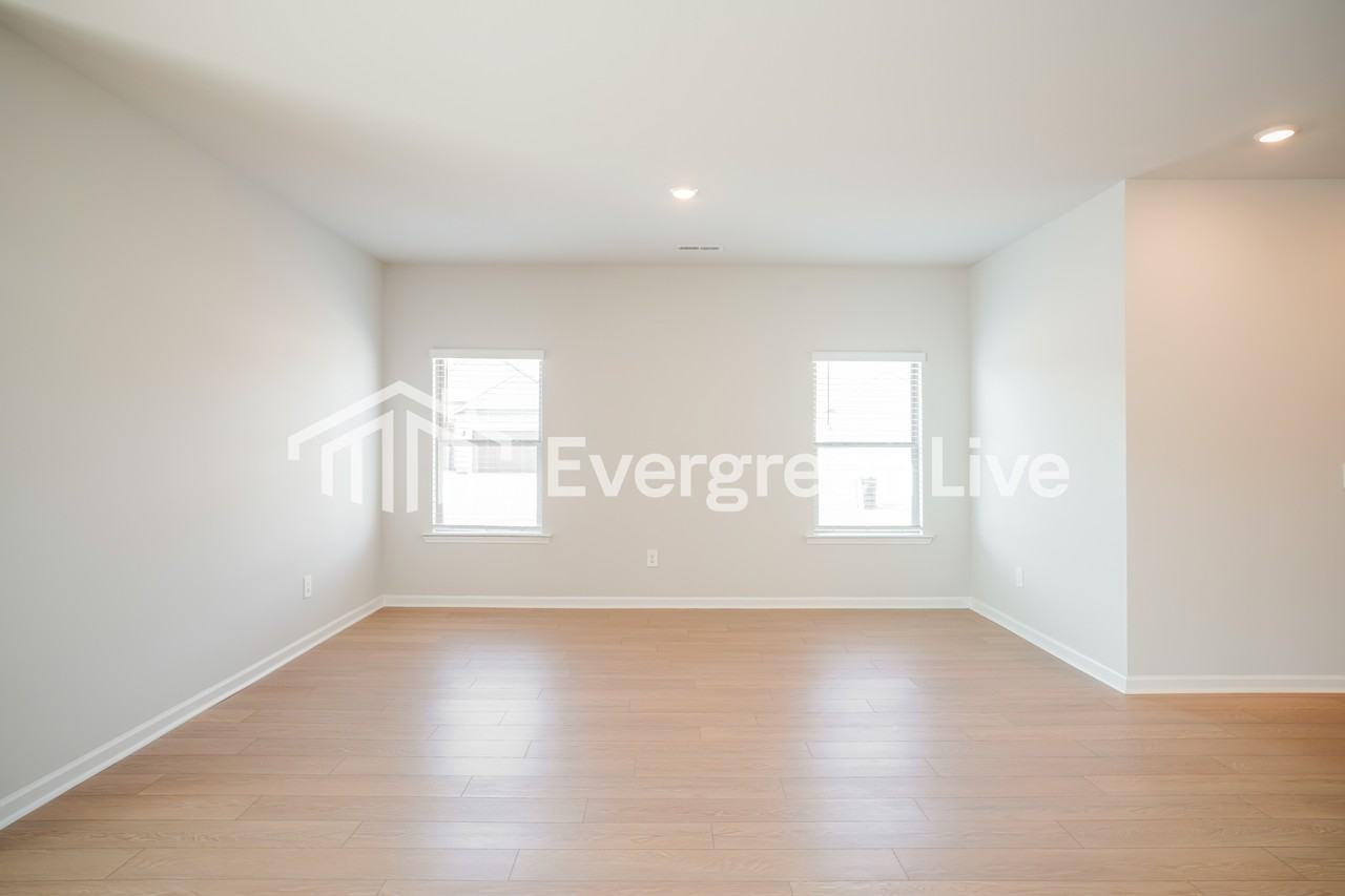 100 Chain Bridge Cir - Photo 3 of 15