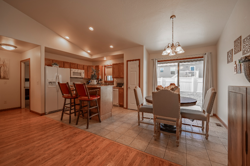 807 Nebula St - Photo 4 of 20