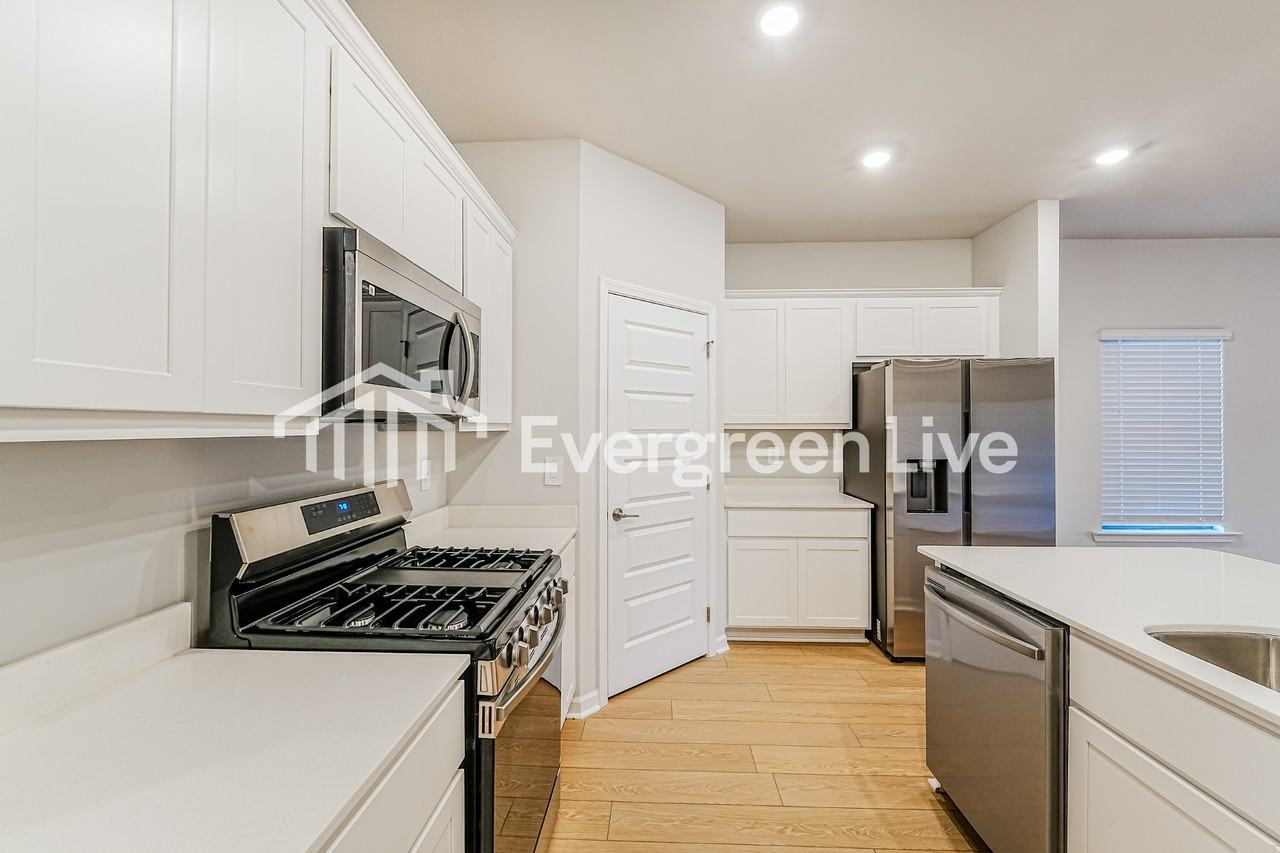 150 Fenwick Pl - Photo 7 of 16