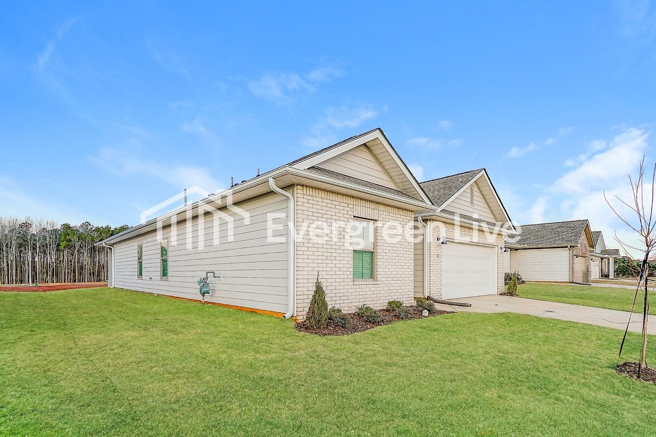 152 Fenwick Pl - Photo 3 of 16