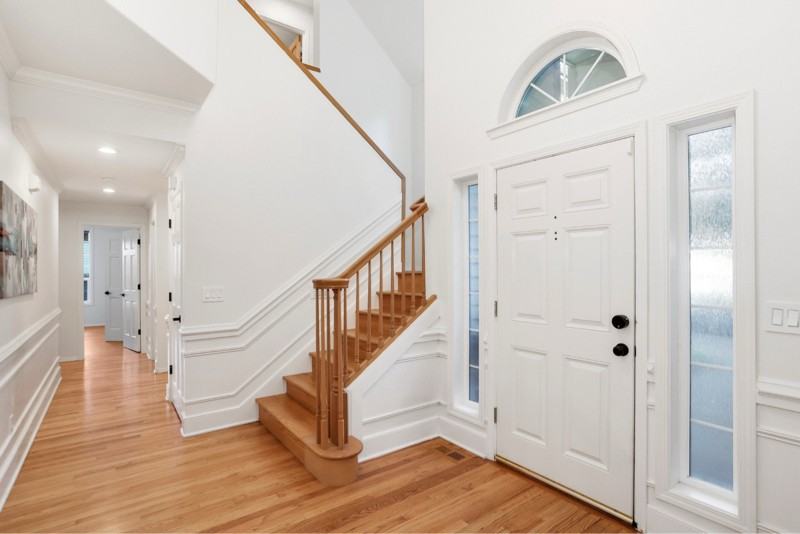 2541 Lynnwood Ave Ne - Photo 2 of 24