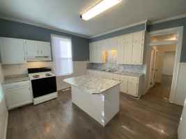 featured image of 412 E 7th St