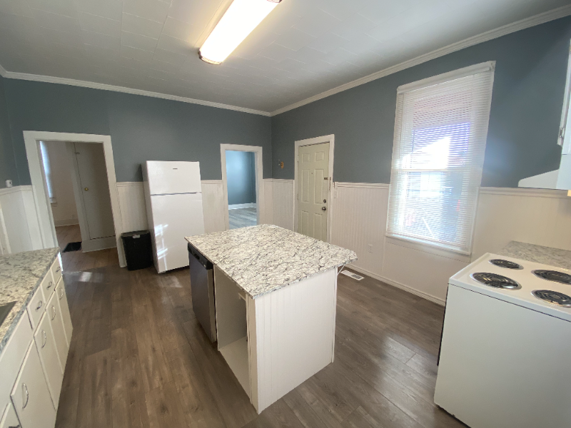 412 E 7th St - Photo 2 of 13