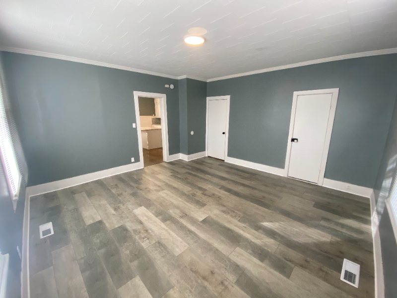 412 E 7th St - Photo 3 of 13