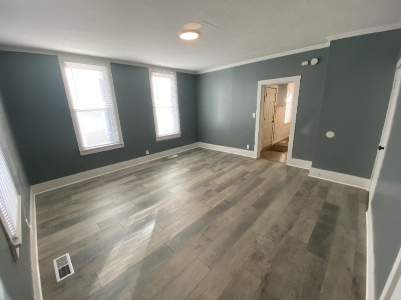 412 E 7th St - Photo 4 of 13