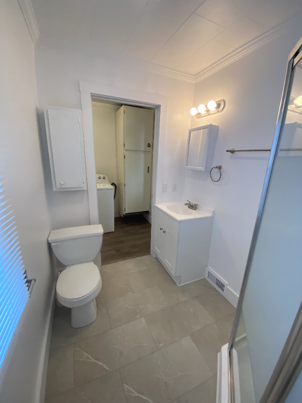 412 E 7th St - Photo 6 of 13