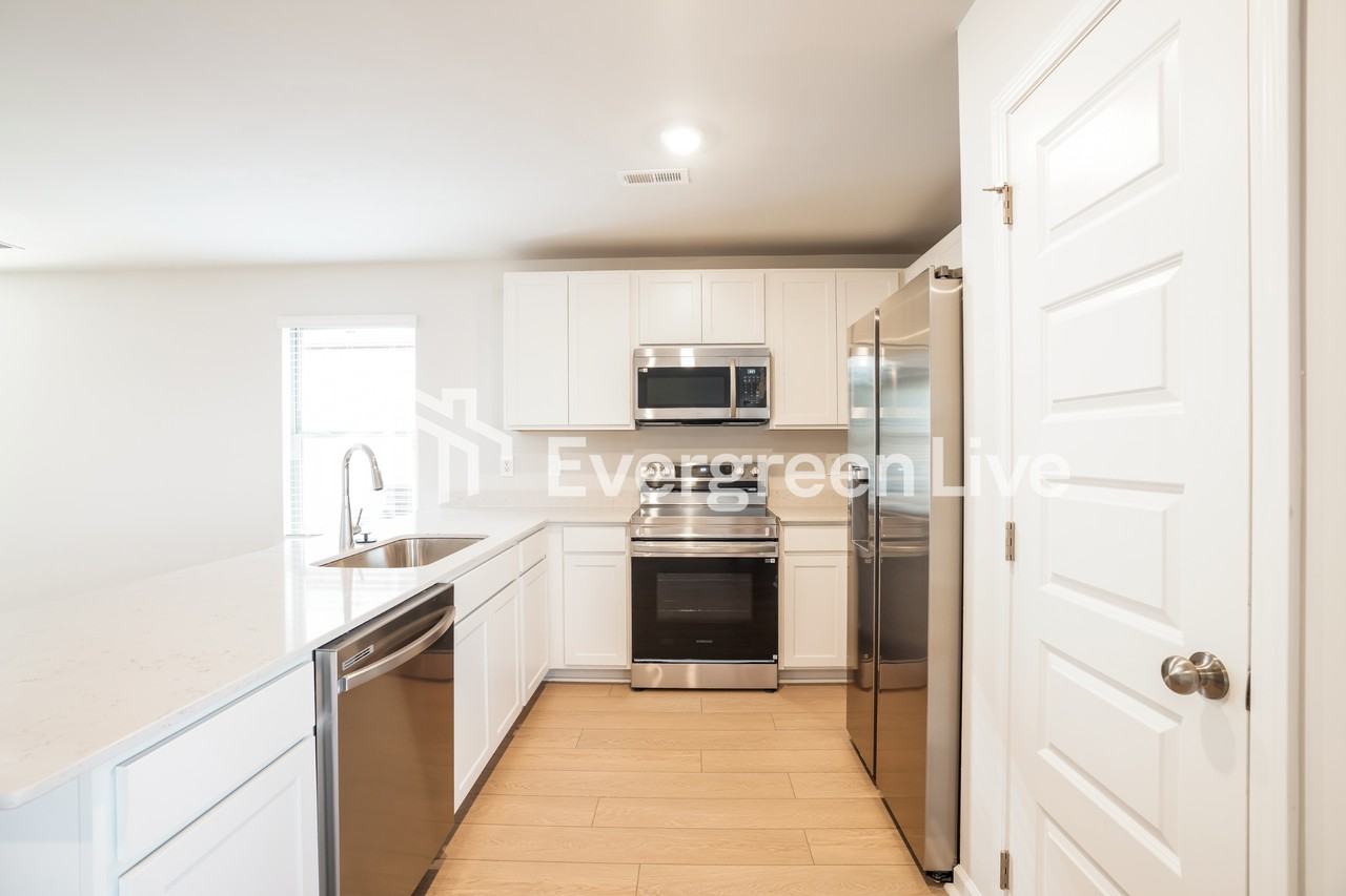 17759 Tipper Ln - Photo 5 of 15