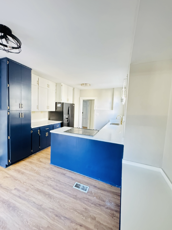 323 E Jefferson Ave - Photo 3 of 15