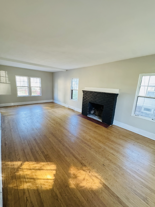 323 E Jefferson Ave - Photo 5 of 15