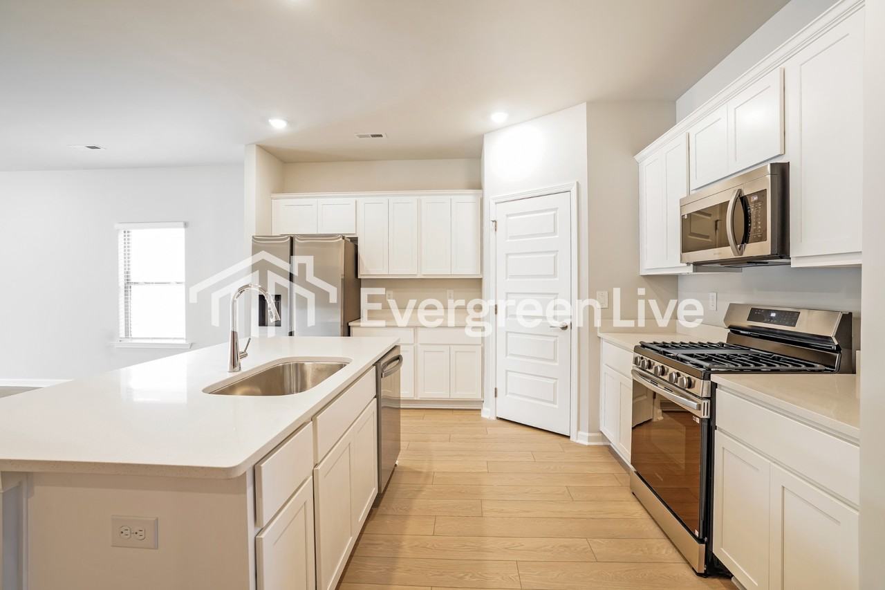 28590 Whitehall Ln - Photo 5 of 15