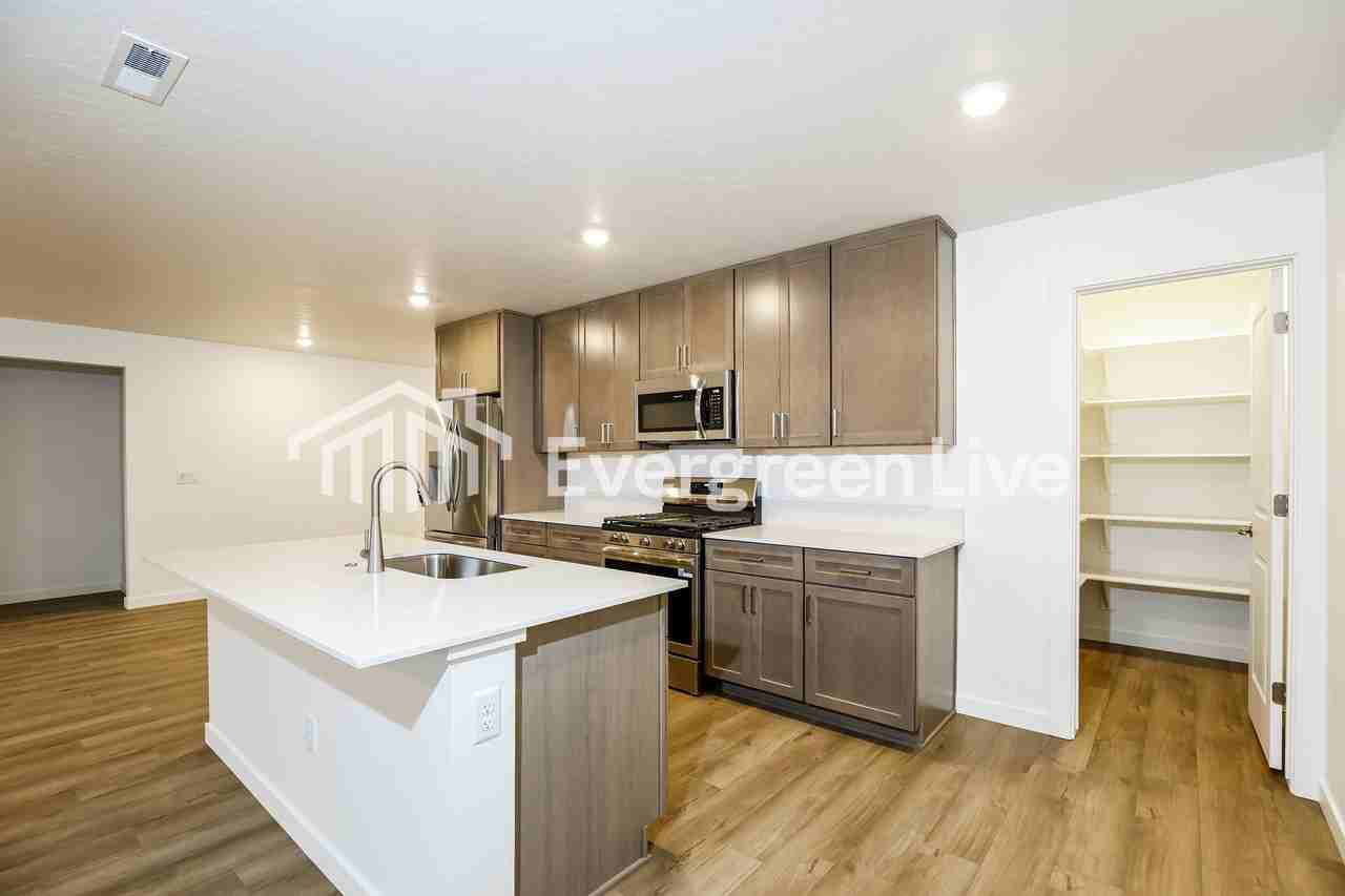 15146 Nimbus Way - Photo 6 of 16