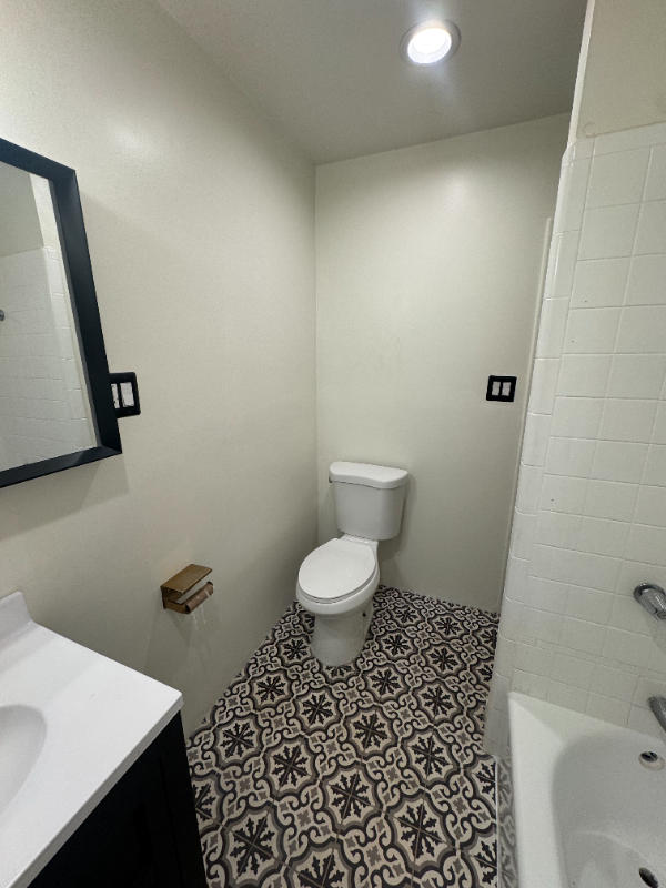 1532 W 221st St - Photo 4 of 21