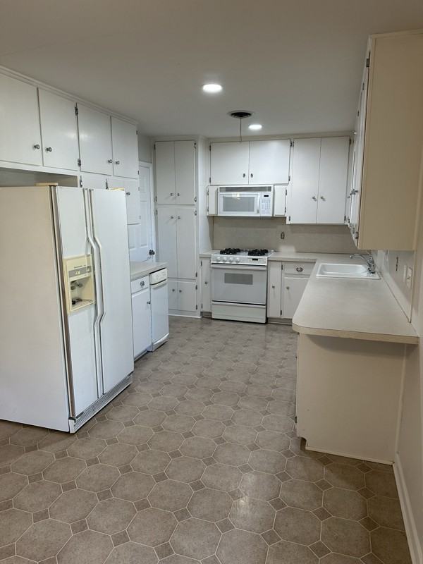 4631 Cascades Dr - Photo 3 of 15