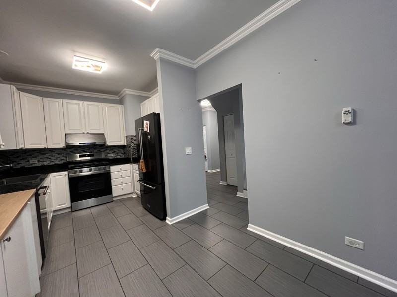 211 Oxford Ct - Photo 3 of 21