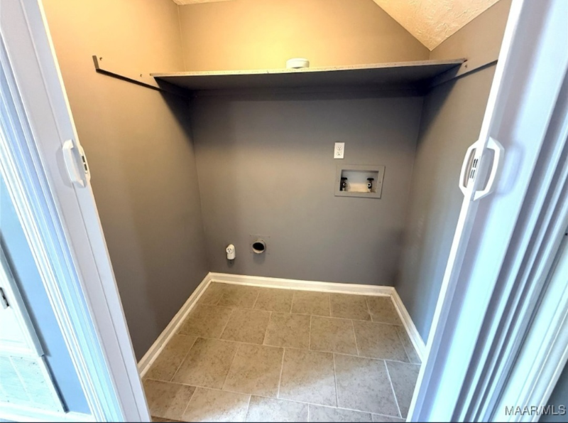 1249 Seth Johnson Dr - Photo 4 of 12