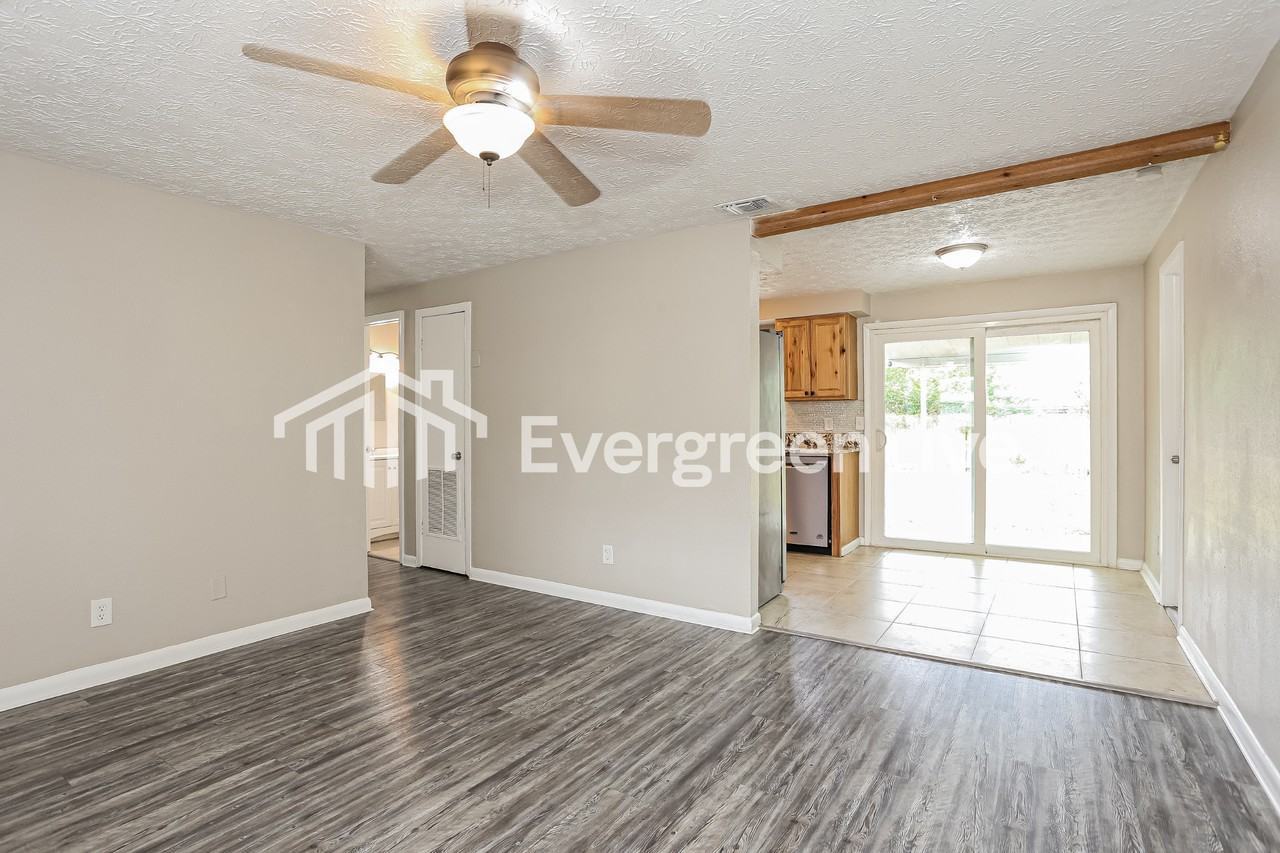 327 Bonnlyn Dr - Photo 3 of 15