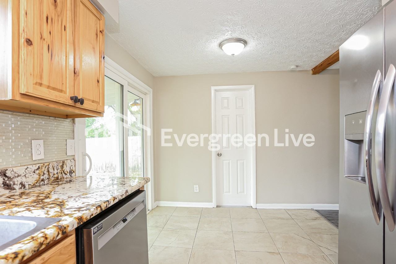 327 Bonnlyn Dr - Photo 6 of 15