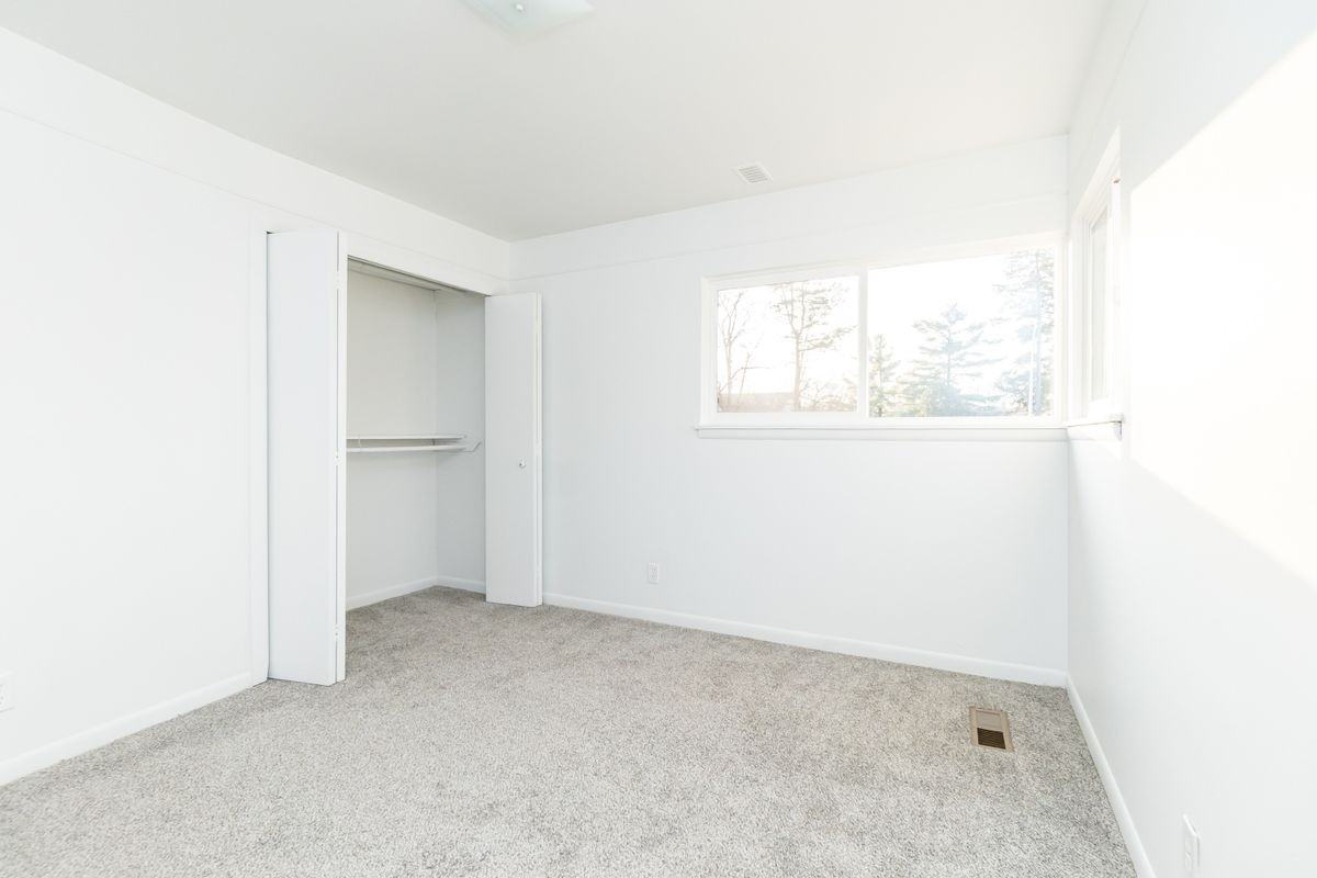 18248 Farmington Rd - Photo 2 of 16