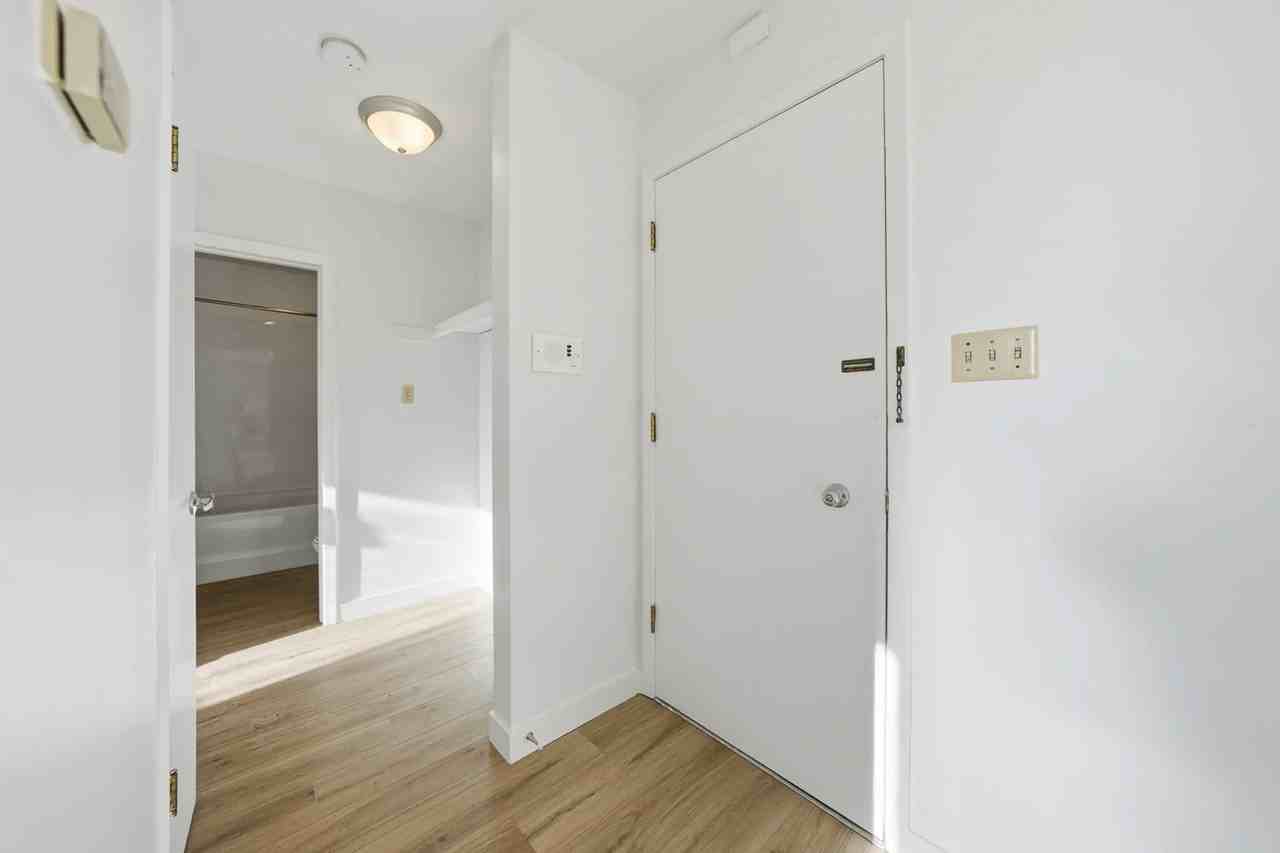 Lord Robinson Apartments - Photo 4 of 34