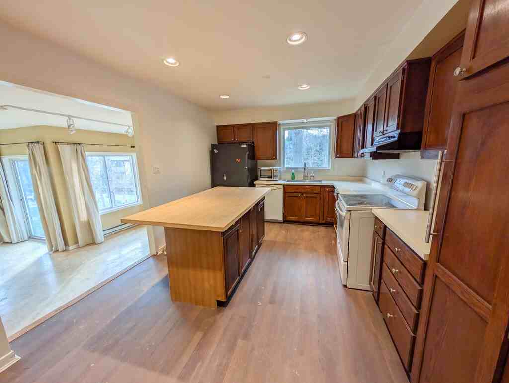 262 Alscot Cres - Photo 2 of 40