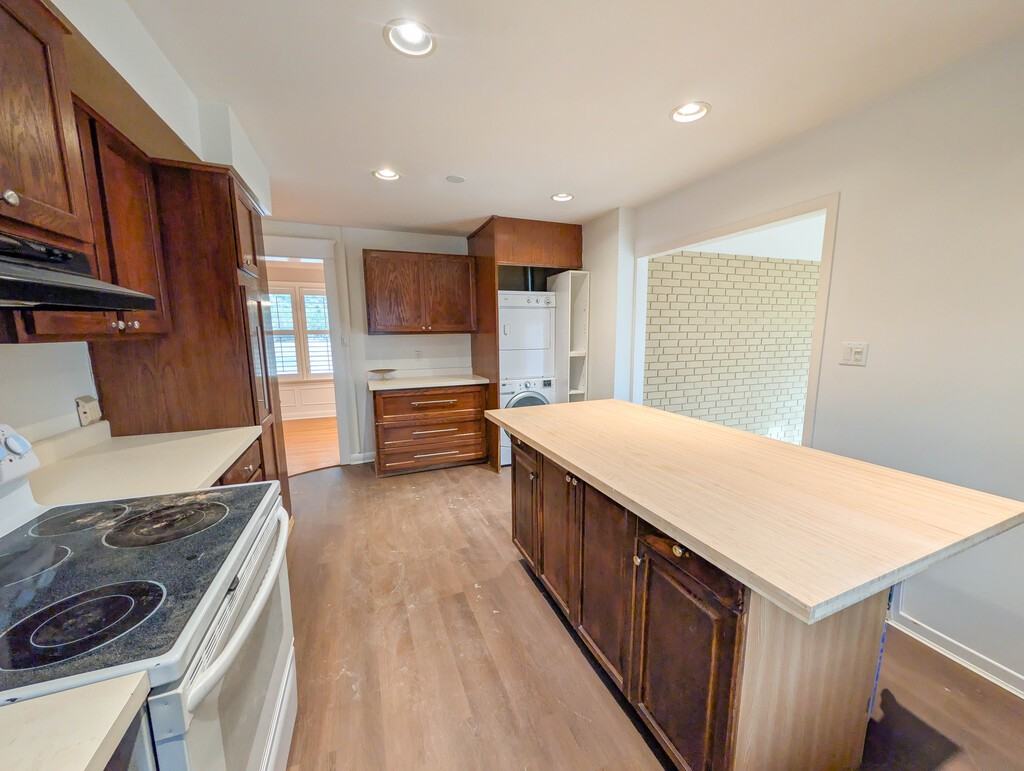 262 Alscot Cres - Photo 3 of 40