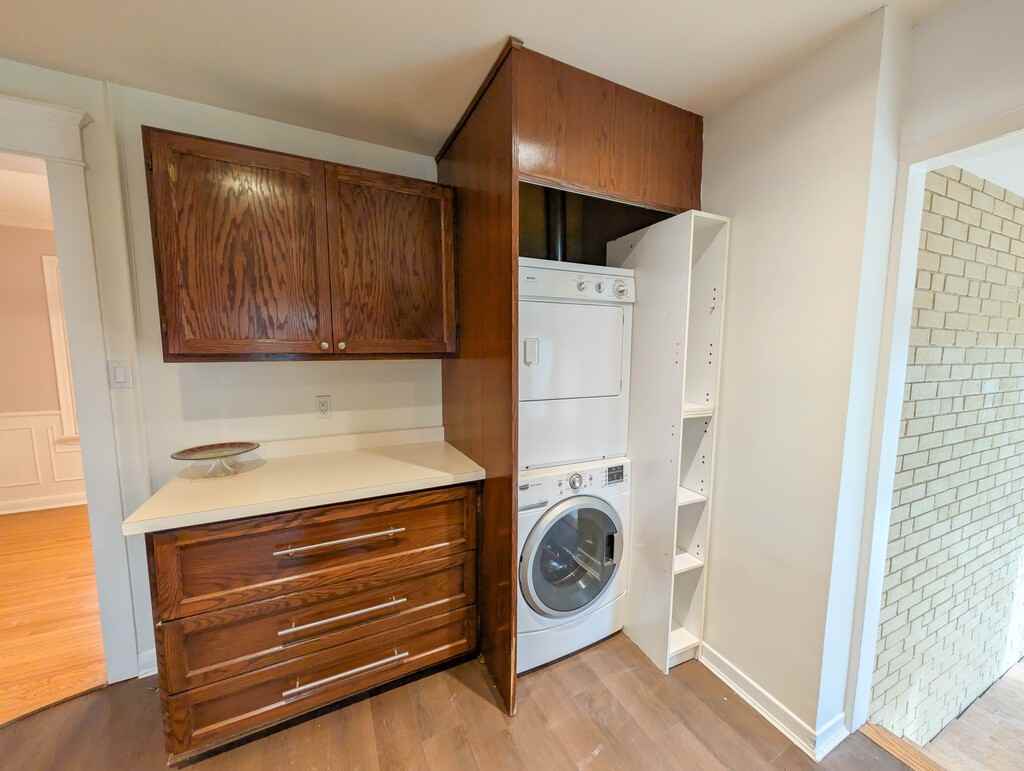 262 Alscot Cres - Photo 6 of 40