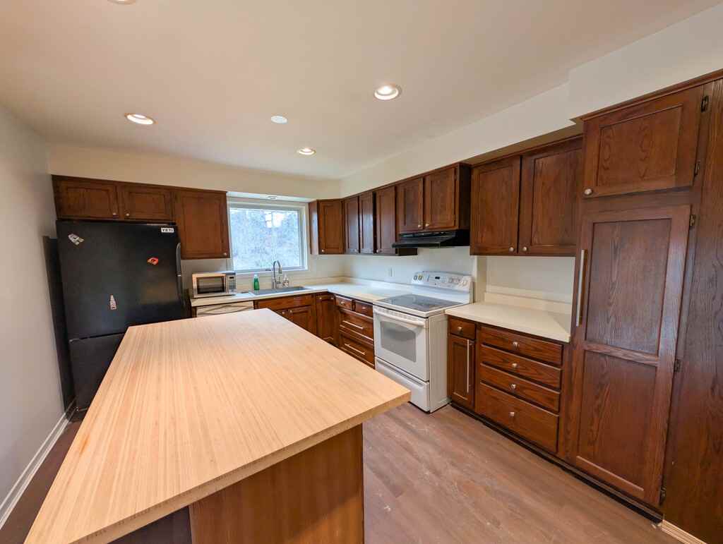 262 Alscot Cres - Photo 7 of 40