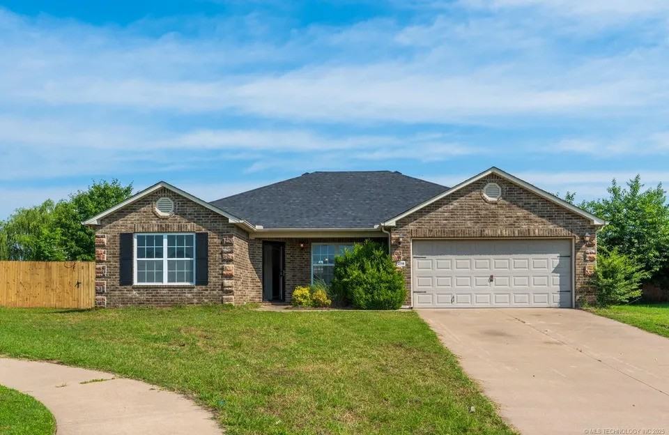 2708 W Fredericksburg St #NA - Photo 2 of 8